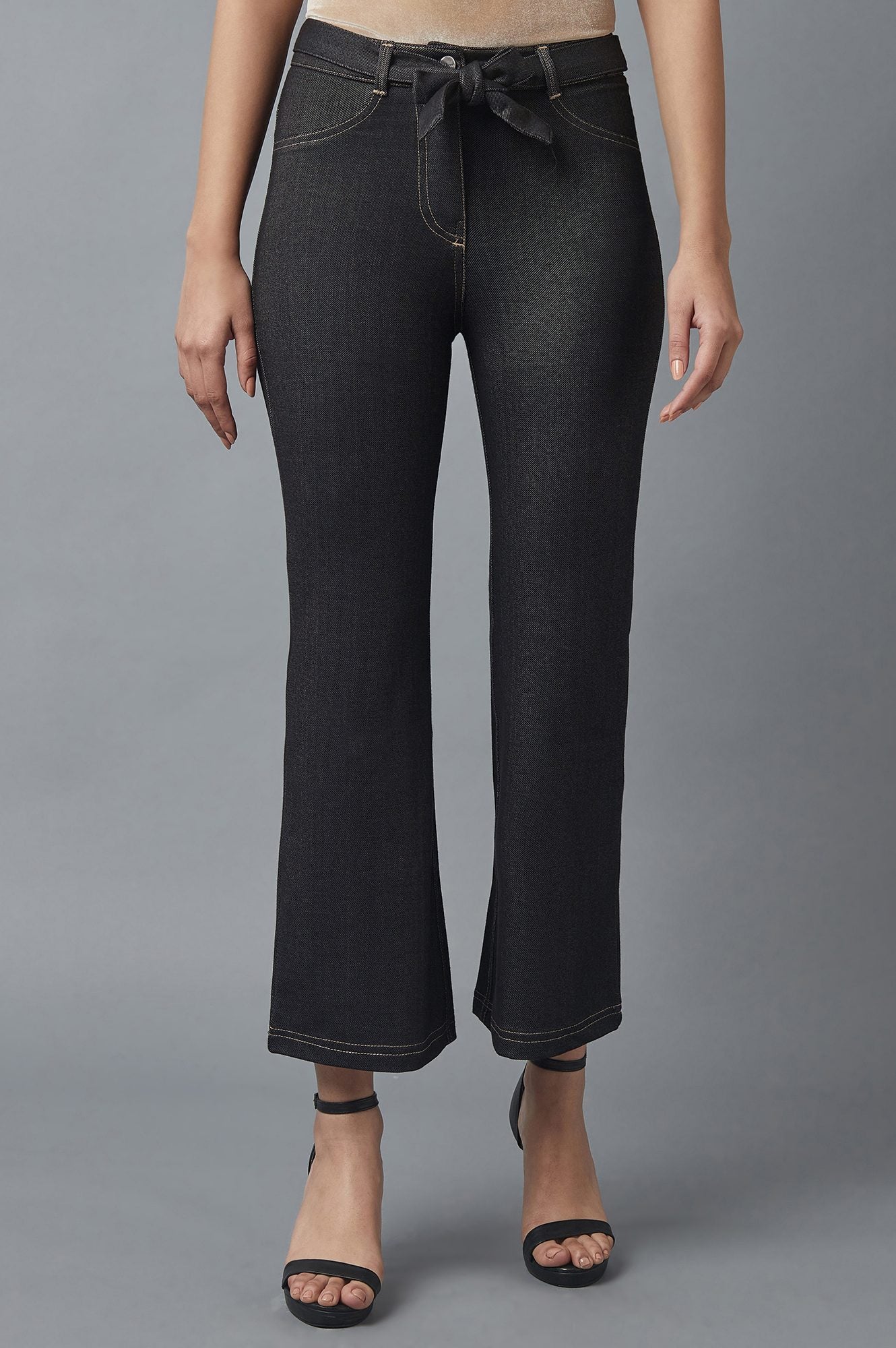 Black Solid Boot Cut Denim Pants With Waist Belt