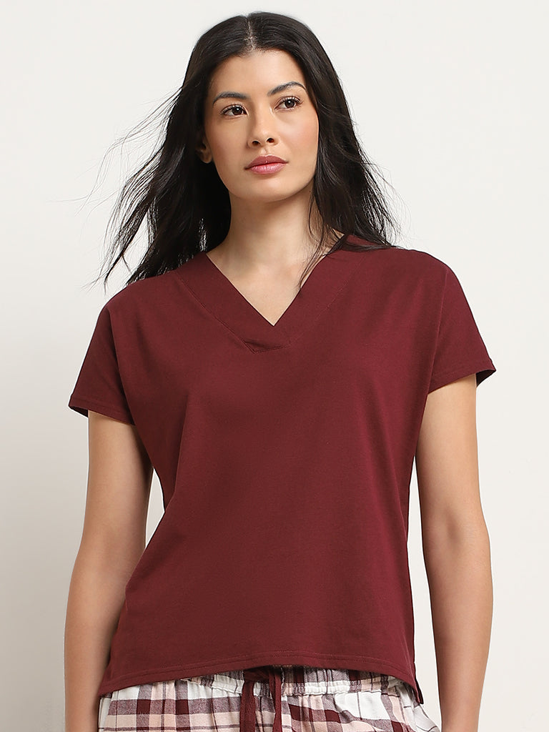 Wunderlove Maroon Solid V-Neck Cotton Top