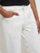 Nuon White Slim - Fit Mid - Rise Jeans