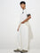 Nuon White Relaxed - Fit Mid - Rise Jeans