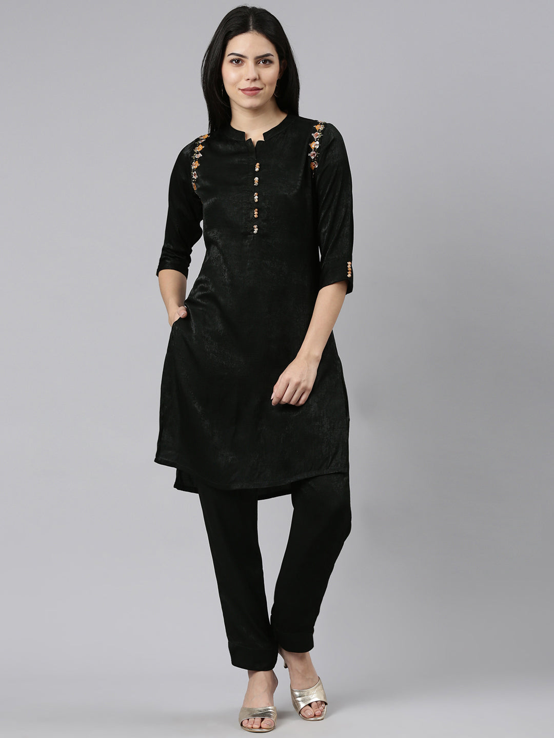 Neeru's Olive Regular Straight Solid Kurta And Trousers