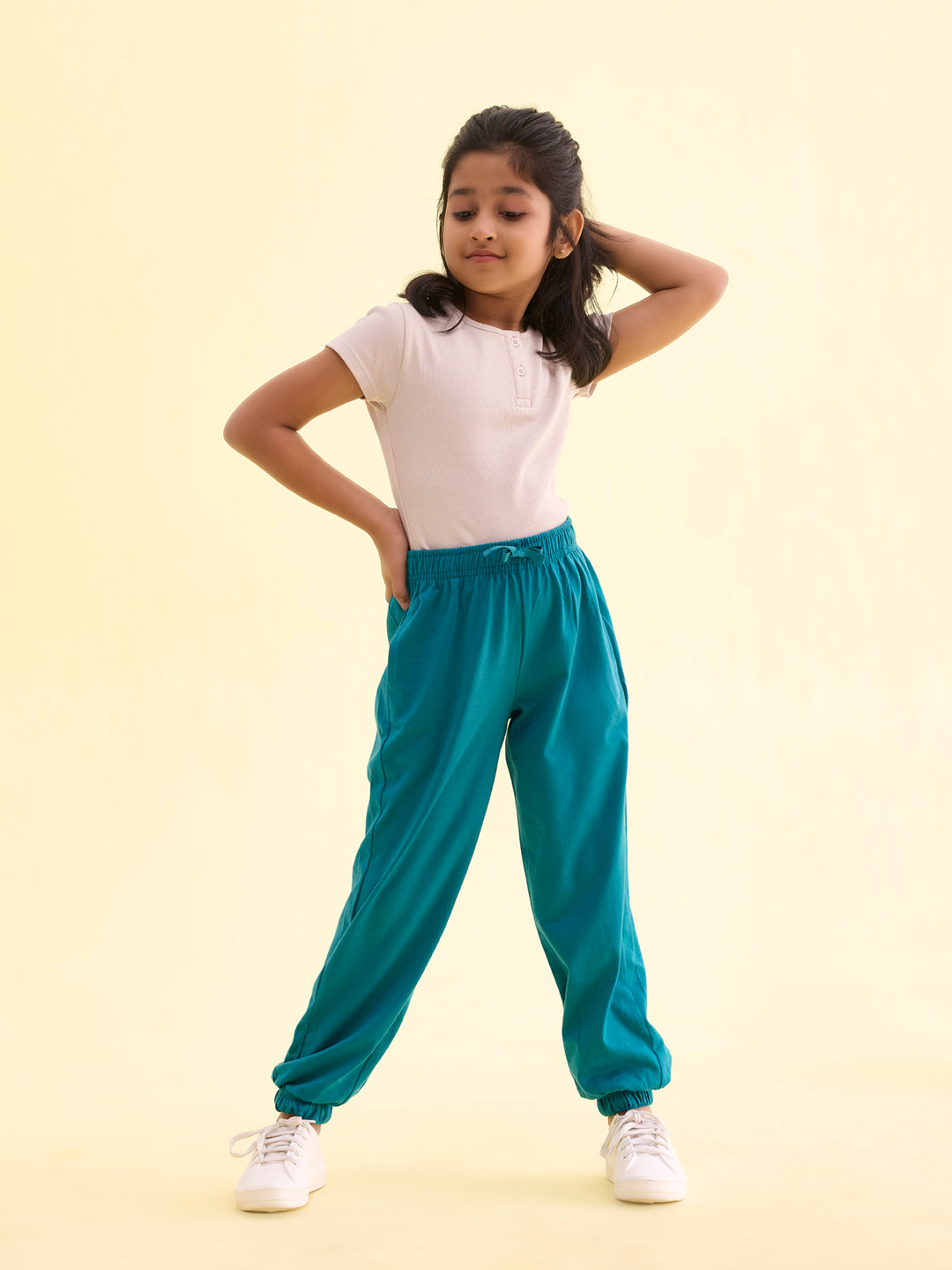 Girls Solid Peacock Green Mid Rise Cotton Joggers