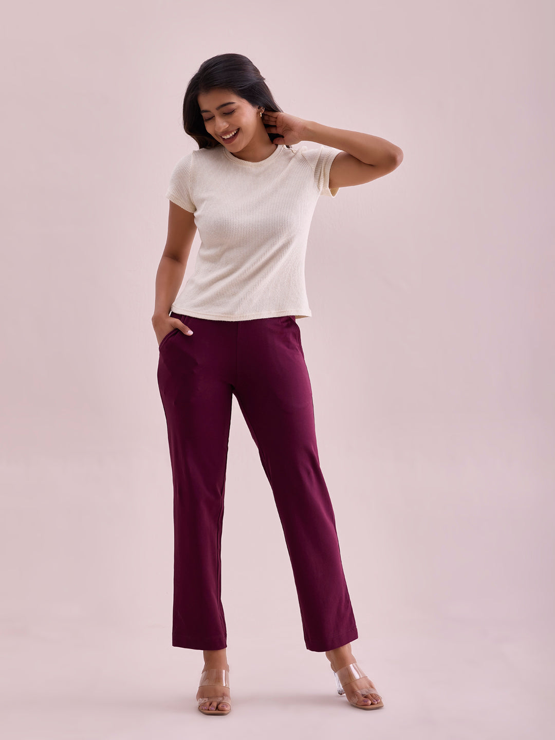 Women Solid Wine Mid Rise Track Pant