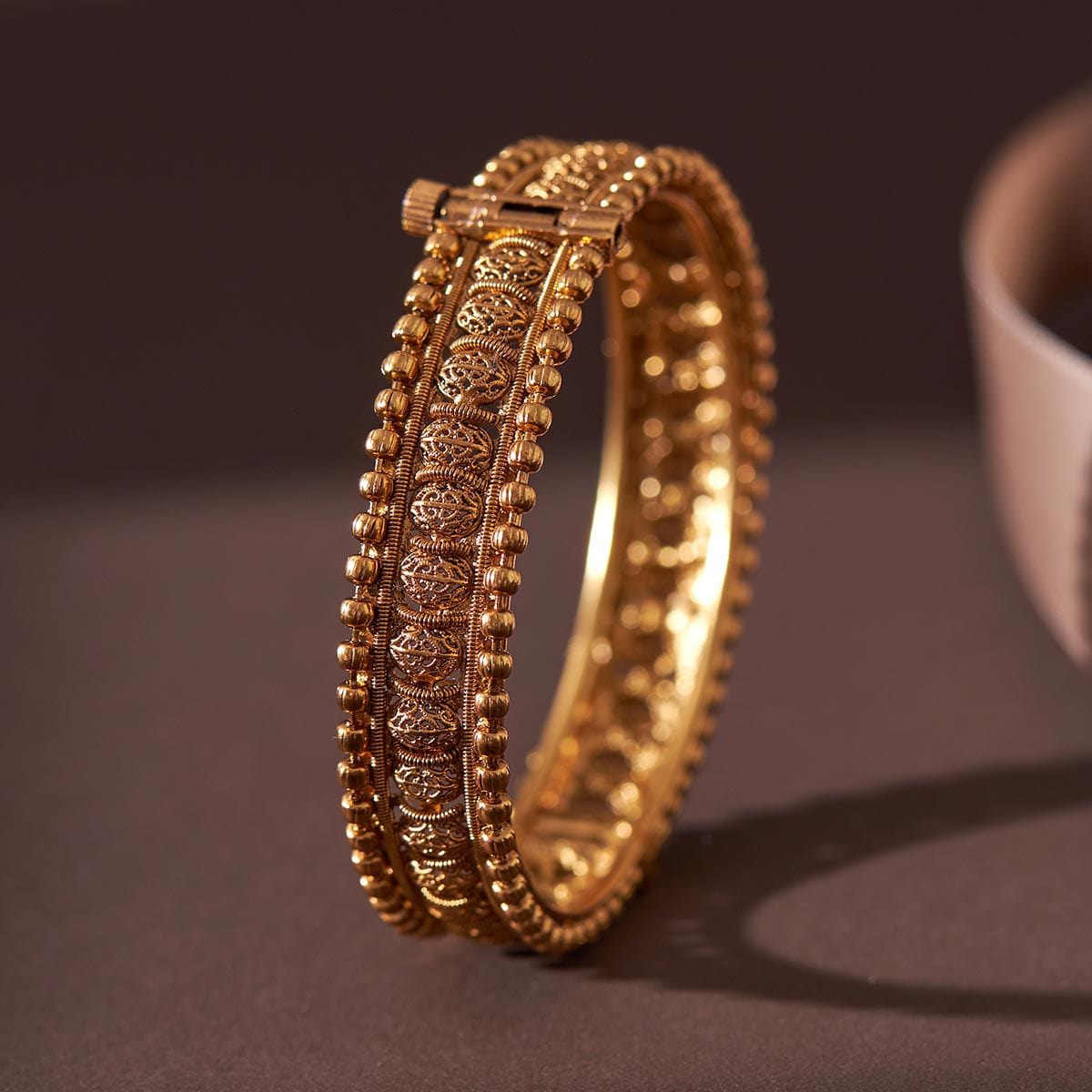 Antique Bangle 137722